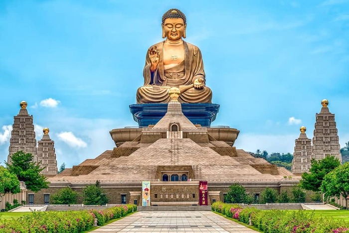 Bức tượng Phật cao 108 mét ở Phật Quang Sơn