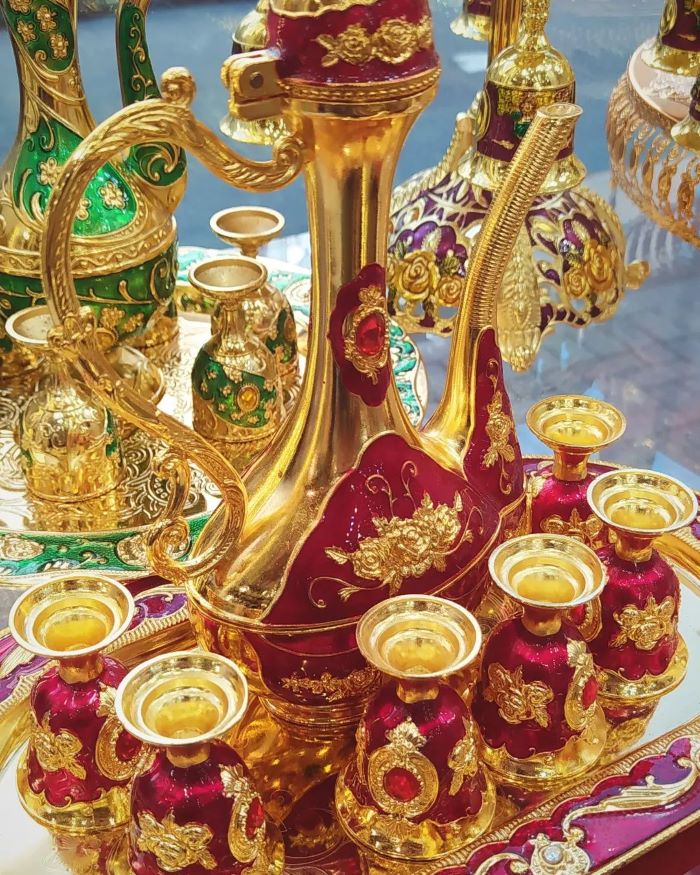 Các sản phẩm bằng vàng được bày bán trong các gian hàng ở chợ Dubai