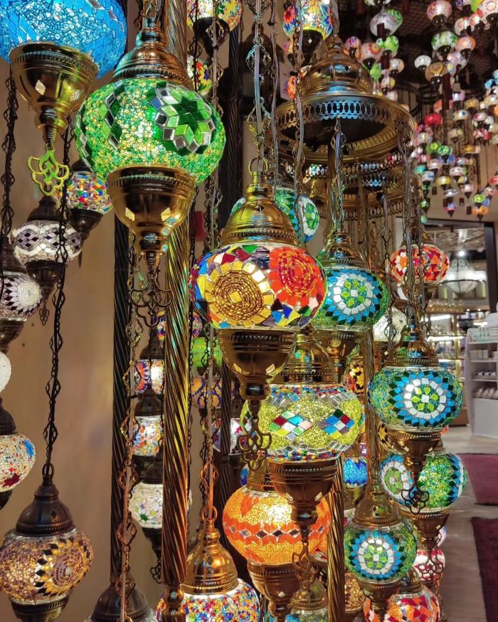 Đèn lồng là món quà lưu niệm Dubai với màu sắc đa dạng