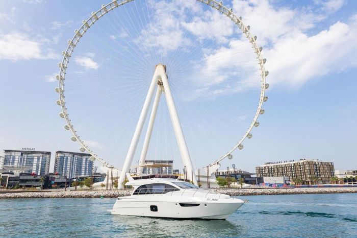 Tận hưởng cảnh đẹp và tuyệt tác của Dubai Marina bằng du thuyền