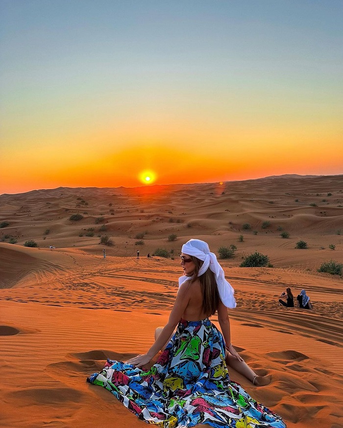 Chụp ảnh trên sa mạc ở Dubai là hoạt động vui chơi thú vị