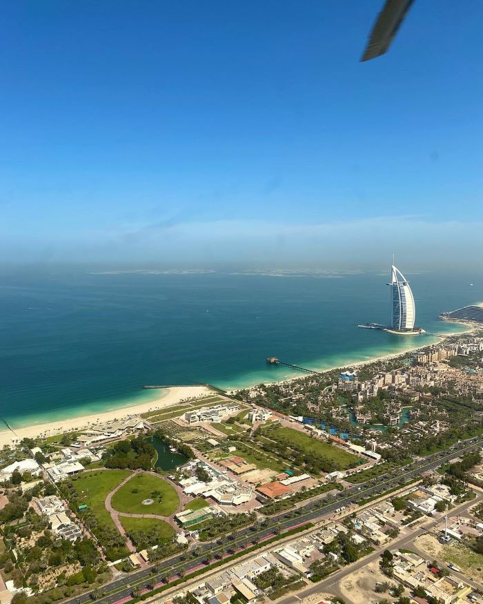 Ngồi trên trực thăng và ngắm thành phố Dubai