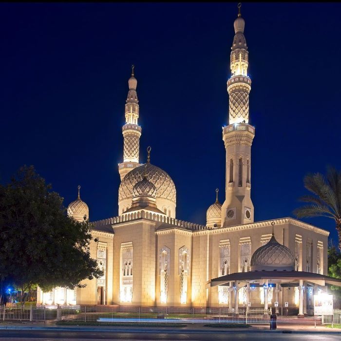 Nhà thờ Hồi giáo Jumeirah vào ban đêm lung linh