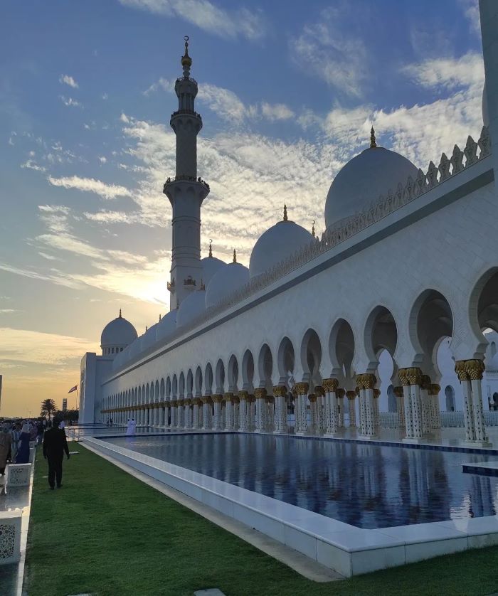 Abu Dhabi có nhiều công trình nổi tiếng, du khách có thể đến tham quan