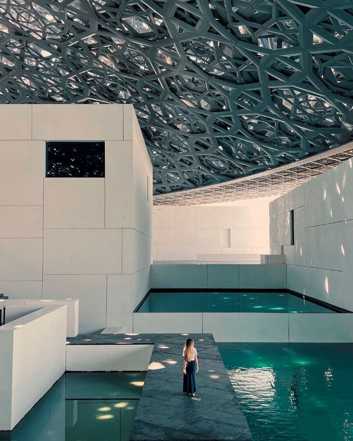 Bạn có thể chụp nên bức ảnh đẹp với kiến trúc độc đáo của Bảo tàng Louvre Abu Dhabi