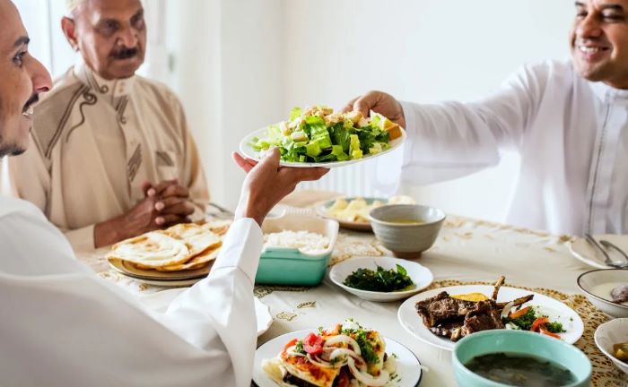 Bữa ăn thân mật cùng gia đình là hoạt động nhân dịp Eid Al Adha thú vị