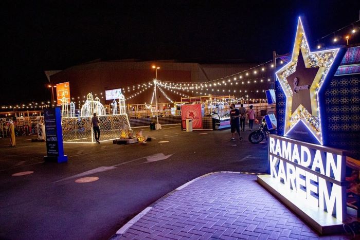 Dragon mart nổi tiếng của Dubai và trở thành một chợ đêm tuyệt đẹp