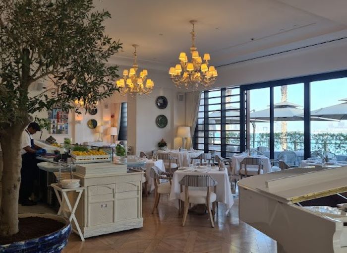 Không gian nhà hàng 5 sao ở Dubai ấm cúng, giúp khách hàng thoải mái