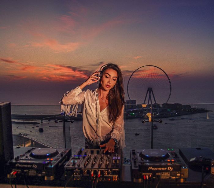 Tận hưởng âm nhạc sôi động cùng DJ hàng đầu ở Dubai