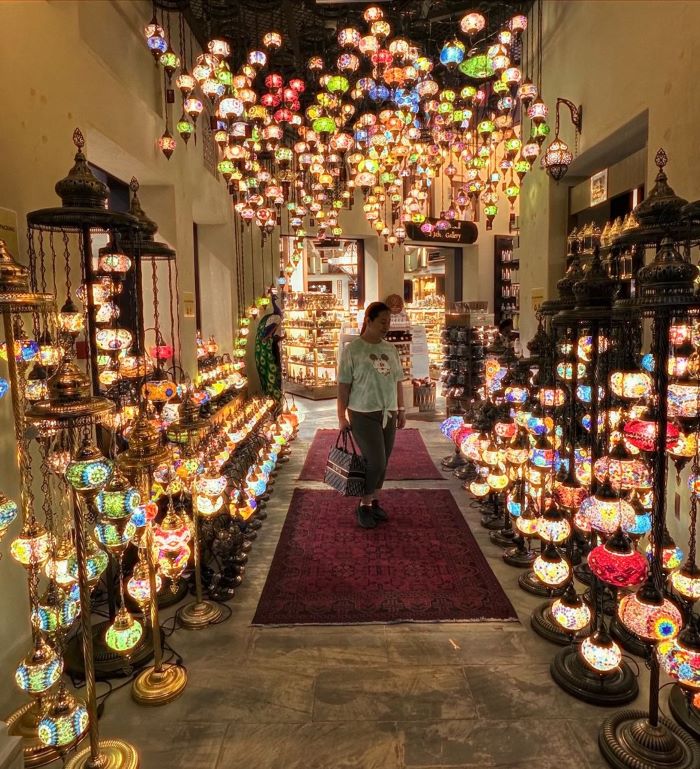 Dạo quanh và chọn món đồ yêu thích ở Souq Madinat Dubai