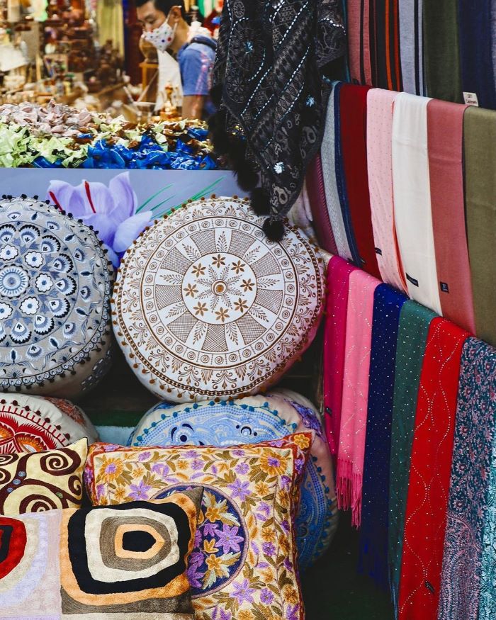 Khu chợ chuyên các đồ liên quan đến quần áo, vải may ở Dubai
