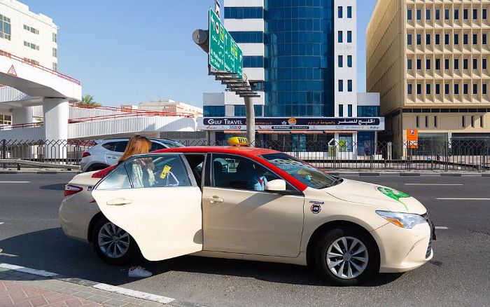 Xe taxi di chuyển thuận tiện đến Trung tâm thương mại Dubai Festival City