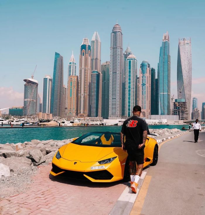 Dừng xe và ngắm Dubai thật đẹp