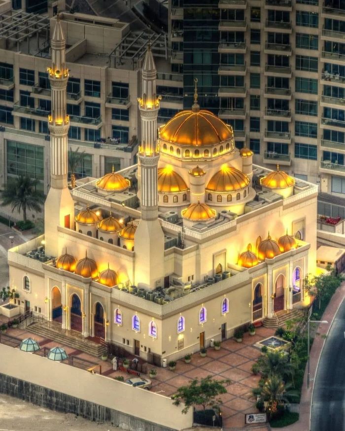 Nhà thờ Hồi giáo Mohammed Bin Ahmed Al Mulla khi nhìn toàn cảnh từ trên cao