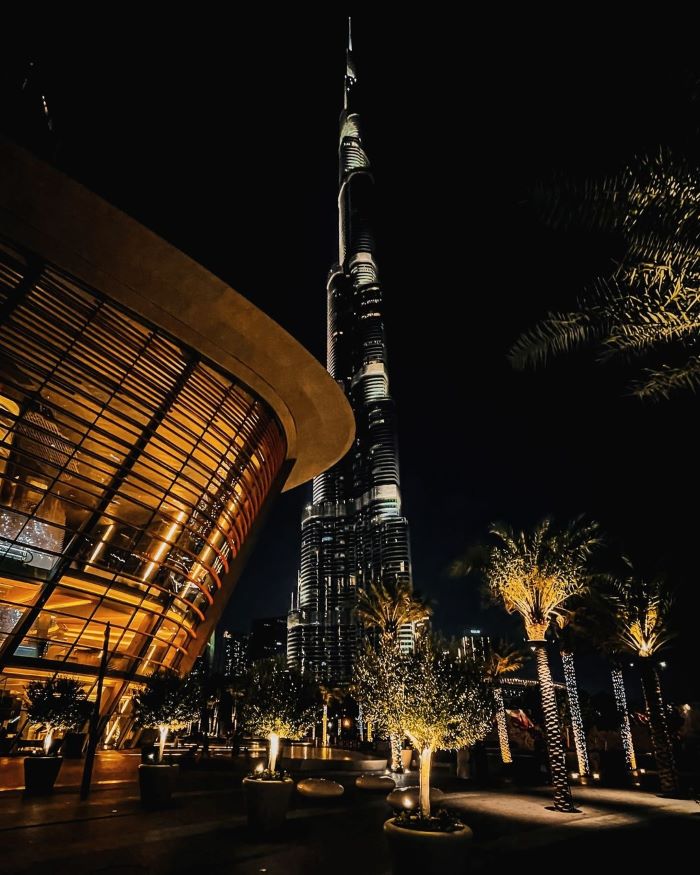 Tòa tháp Burj Khalifa lung linh, rực rỡ về đêm