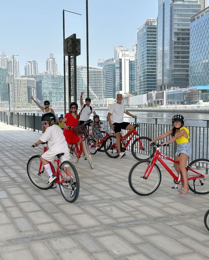 Trải nghiệm đạp xe xung quanh kênh nước Dubai cùng gia đình