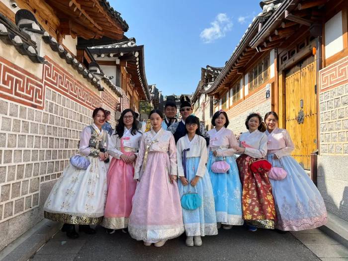 Trải nghiệm thử trang phục Hanbok truyền thống tại những địa điểm nổi tiếng và lưu lại những bức hình đẹp đáng nhớ