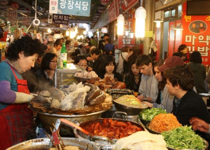 "Cơn sốt" ẩm thực đường phố Hàn Quốc: Trải nghiệm không thể bỏ qua