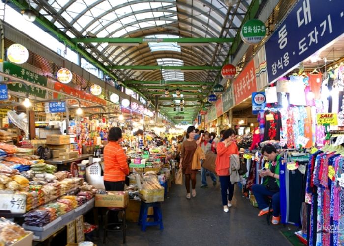 Gwangjang Market: Chợ truyền thống với ẩm thực đường phố phong phú