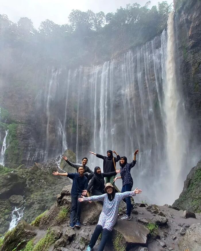 Đến thác nước Tumpak Sewu Indonesia là hành trình dài và khó khăn