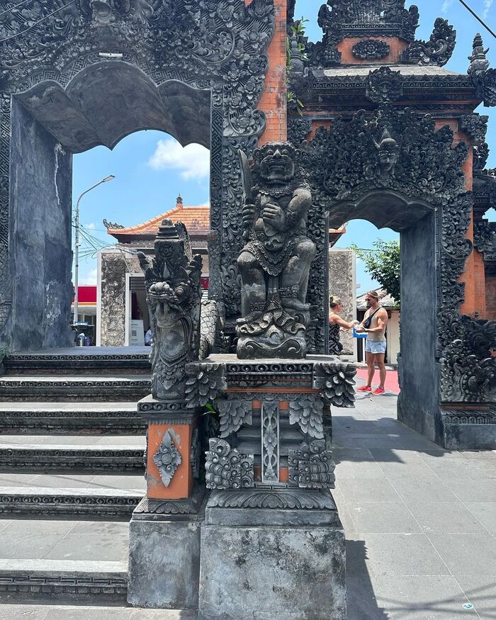 Ghé thăm ngôi đền thiêng Tanah Lot ở Bali