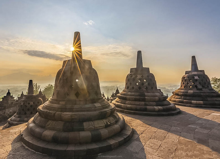 Đến thành phố Yogyakarta tham quan đền Borobudur