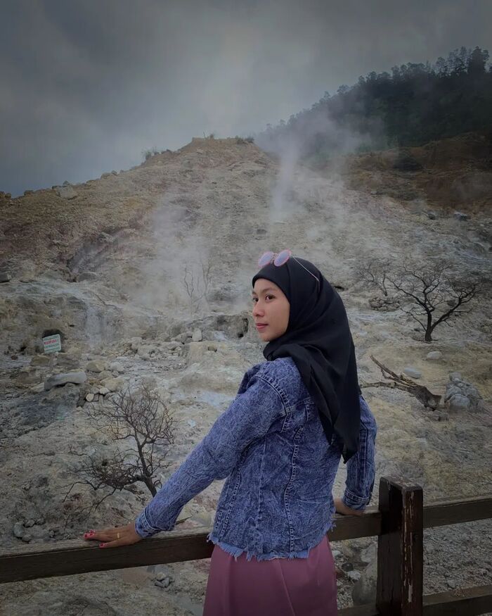 Miệng núi lửa Sikidang tại cao nguyên Dieng 