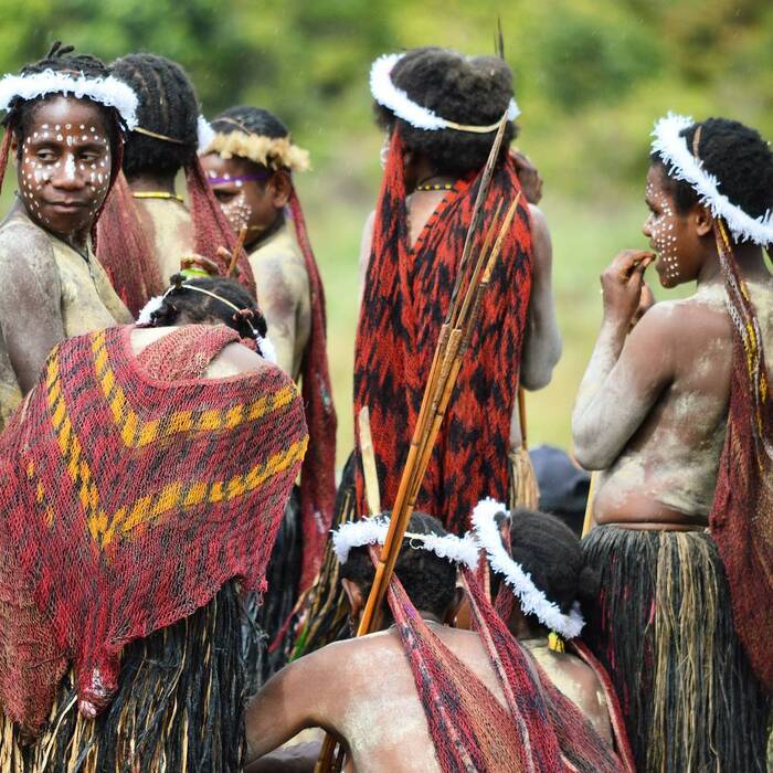 Trang phục truyền thống của người dân bộ lạc