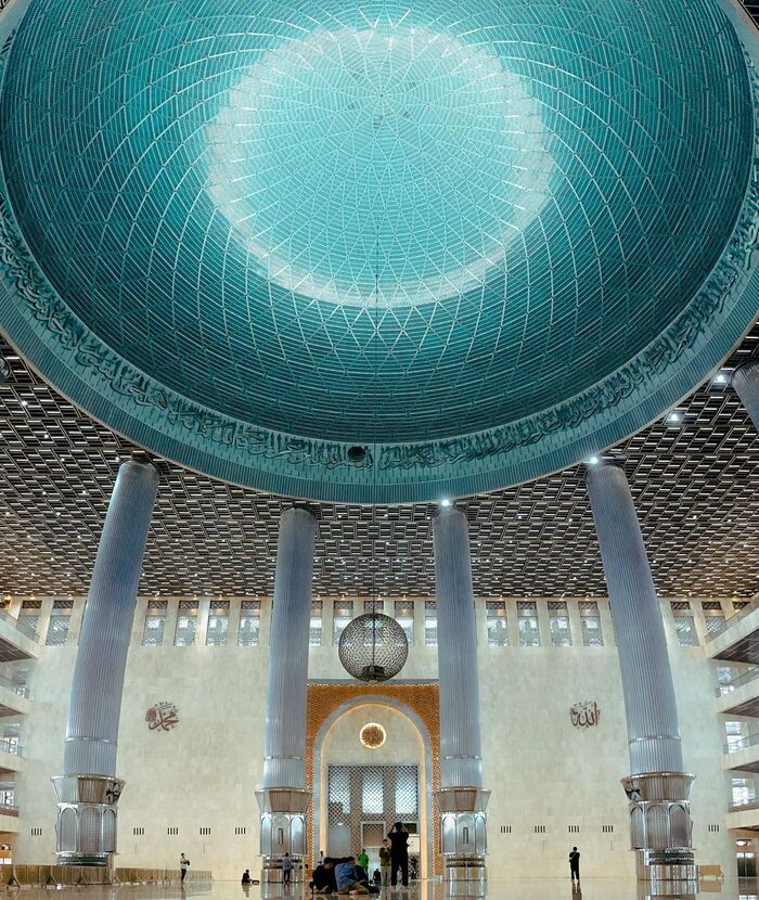 Chiêm ngưỡng Kiến trúc ấn tượng của Nhà Thờ Hồi Giáo Istiqlal khi du lịch Jakarta tự túc 