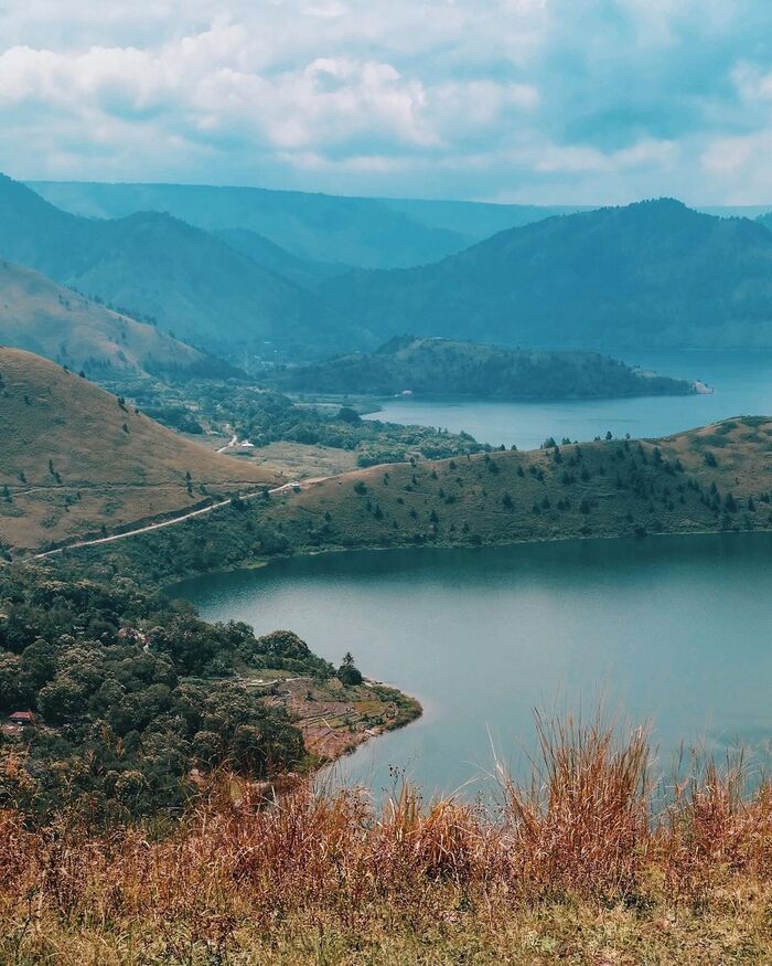 Hồ nước nằm ở hòn đảo Sumatra xinh đẹp