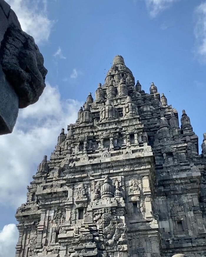 Prambanan là khu phức hợp lớn nhất trên đảo Java ở Indonesia thờ thần Hindu 