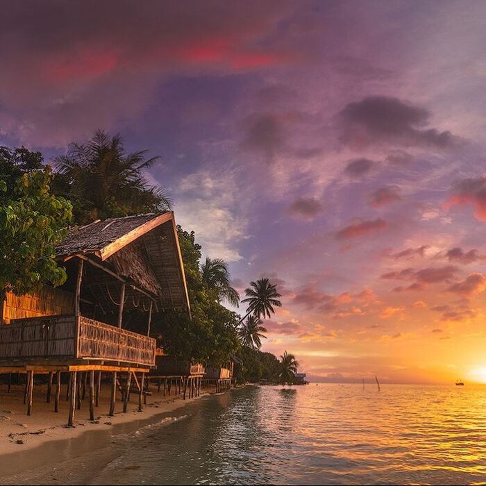 Ngắm hoàng hôn tại đảo Raja Ampat