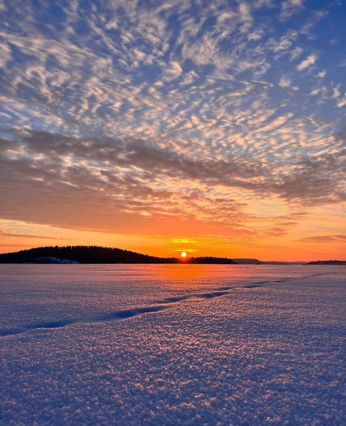 Mặt trời lặn ở vùng đất Karelia