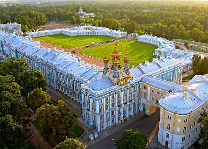 Khuôn viên rộng lớn của Cung điện Catherine ở nước Nga