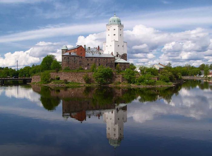 Lâu đài Vyborg ở Nga khá khác thường với kiến ​​trúc Thụy Điển