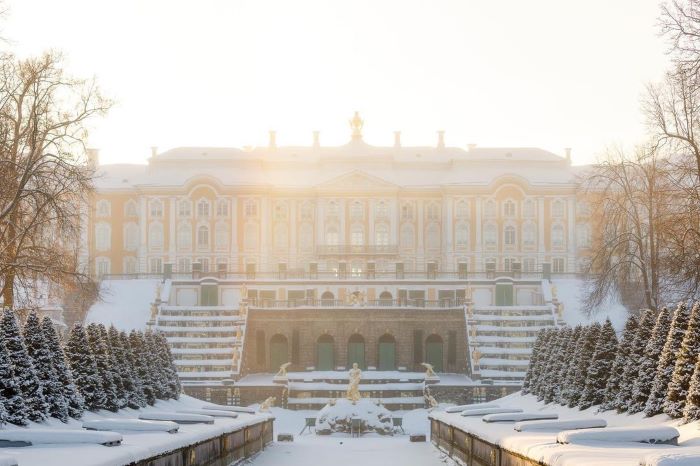 Peterhof là một trong những lâu đài và cung điện ở Nga hàng đầu