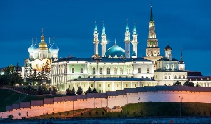 Điện Kremlin Kazan lấp lánh như chốn thần tiên khi lên đèn về đêm. Ảnh: trangantravel