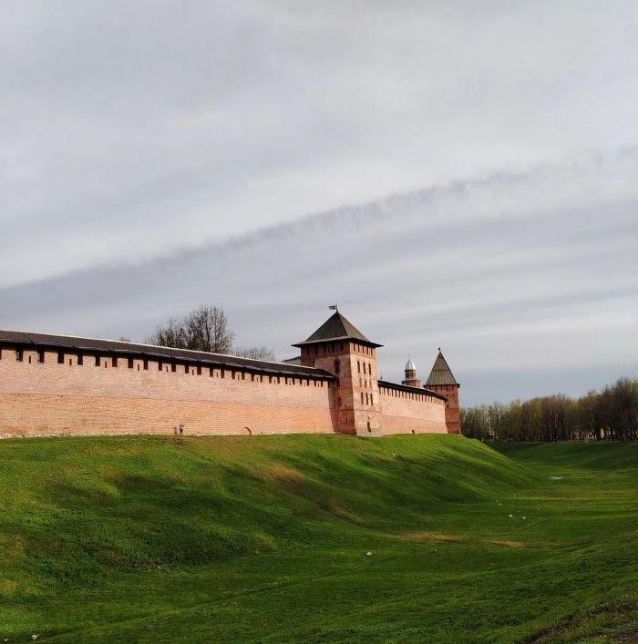 Novgorod Kremlin là một pháo đài ở Veliky Novgorod của nước Nga