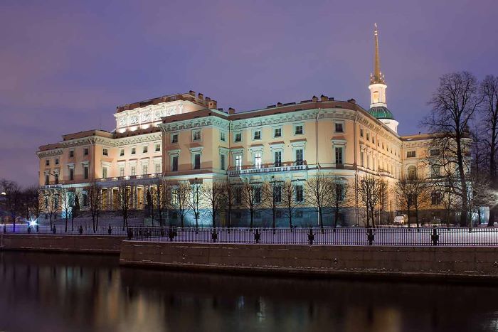 Lâu đài Mikhailovsky ở St Petersburg còn được gọi là Lâu đài Kỹ sư và là nơi ở cũ của hoàng gia.