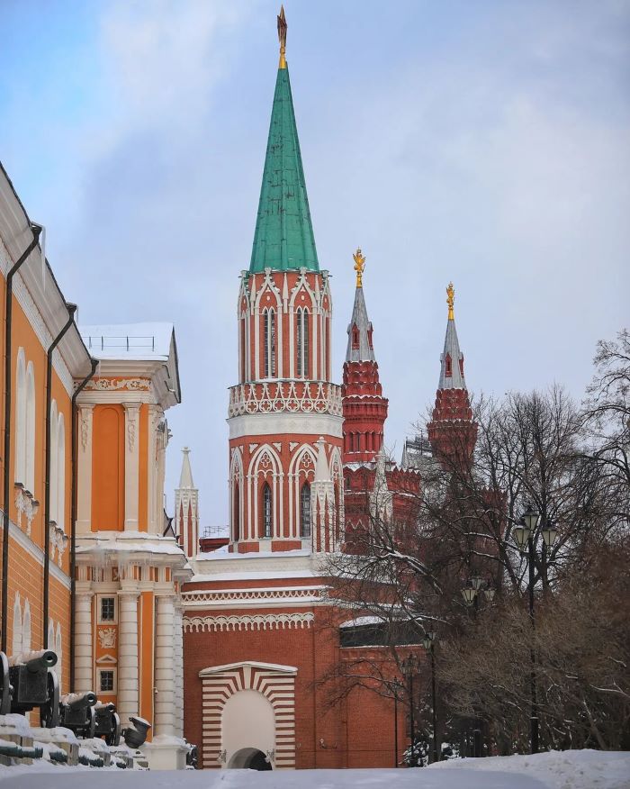 Điện Kremlin Moscow là địa điểm không thể bỏ qua khi đến thăm Nga