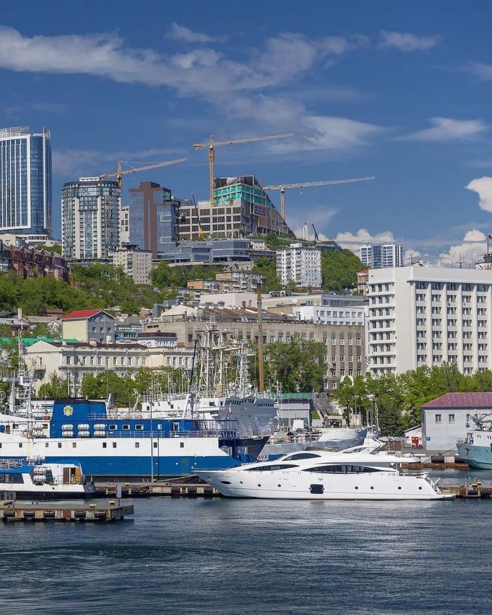 Hình ảnh tấp nập của Trạm Hàng hải Vladivostok