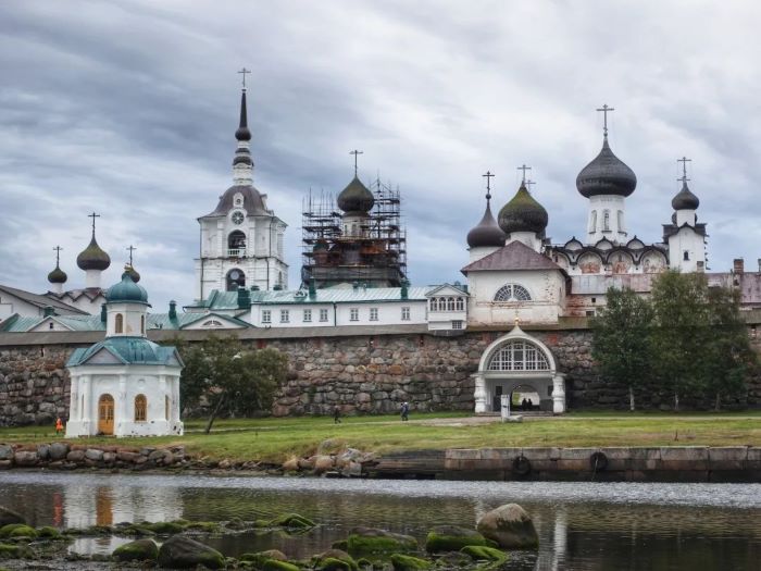 Tu viện Solovetsky nguy nga, tráng lệ trên đảo