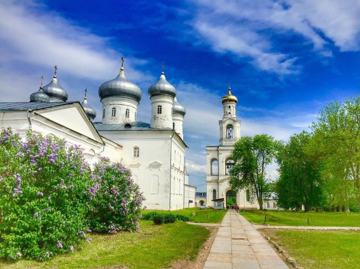 Tu viện Yuryev tại thành phố Veliky Novgorod Nga