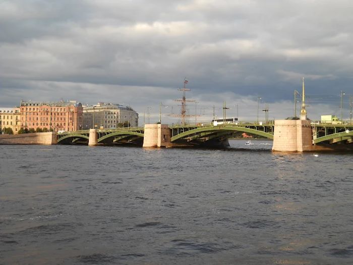 Cầu nổi bật ở St. Petersburg - Cầu Birzhevoy