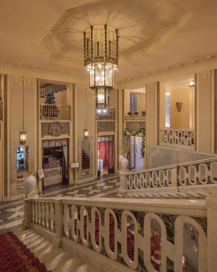 Grand Hotel Europe là một trong những khách sạn lâu đời nhất ở St. Petersburg