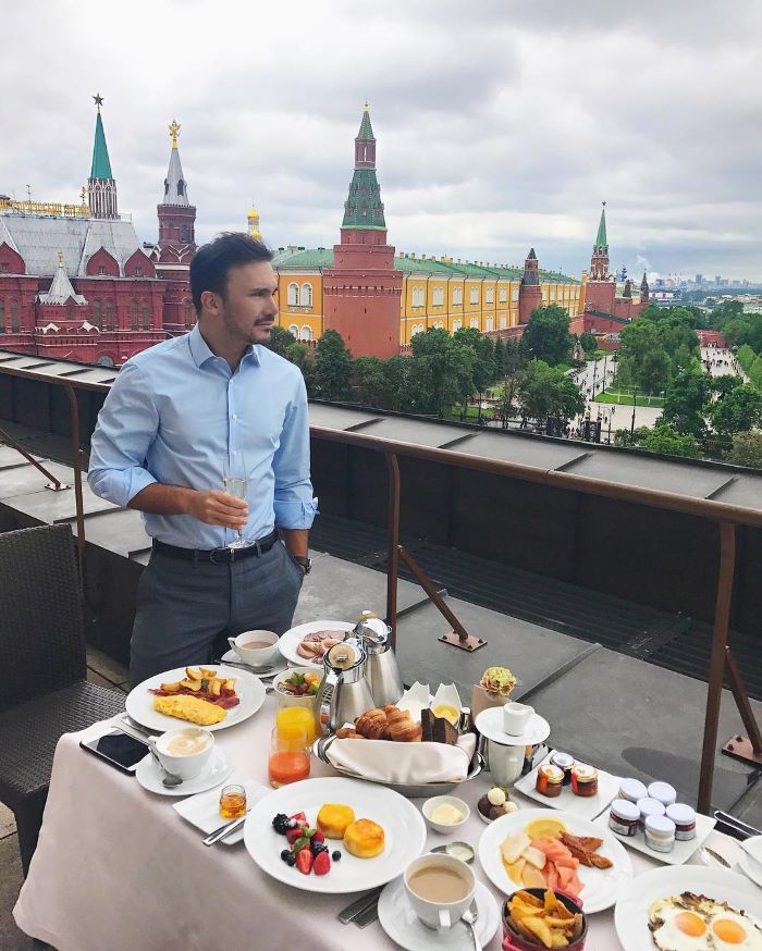 Ăn sáng và nhìn ra Quảng trường Đỏ và Điện Kremlin