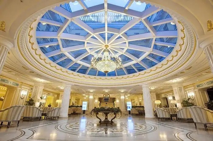 Sảnh của khách sạn nổi tiếng ở Nga tại Bảo tàng Hermitage Nhà nước