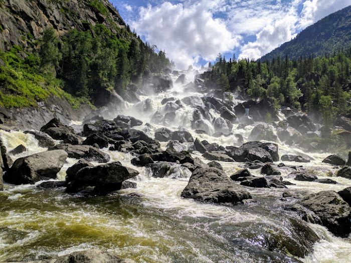 Những thác nước chảy mạnh ở Khu bảo tồn Altai