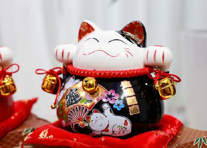 Mèo thần tài Maneki Neko là biểu tượng văn hóa của Nhật Bản