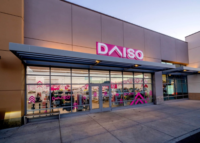 Daiso là một chuỗi siêu thị đồng giá 100 yên chuyên bán mỹ phẩm tại Nhật Bản